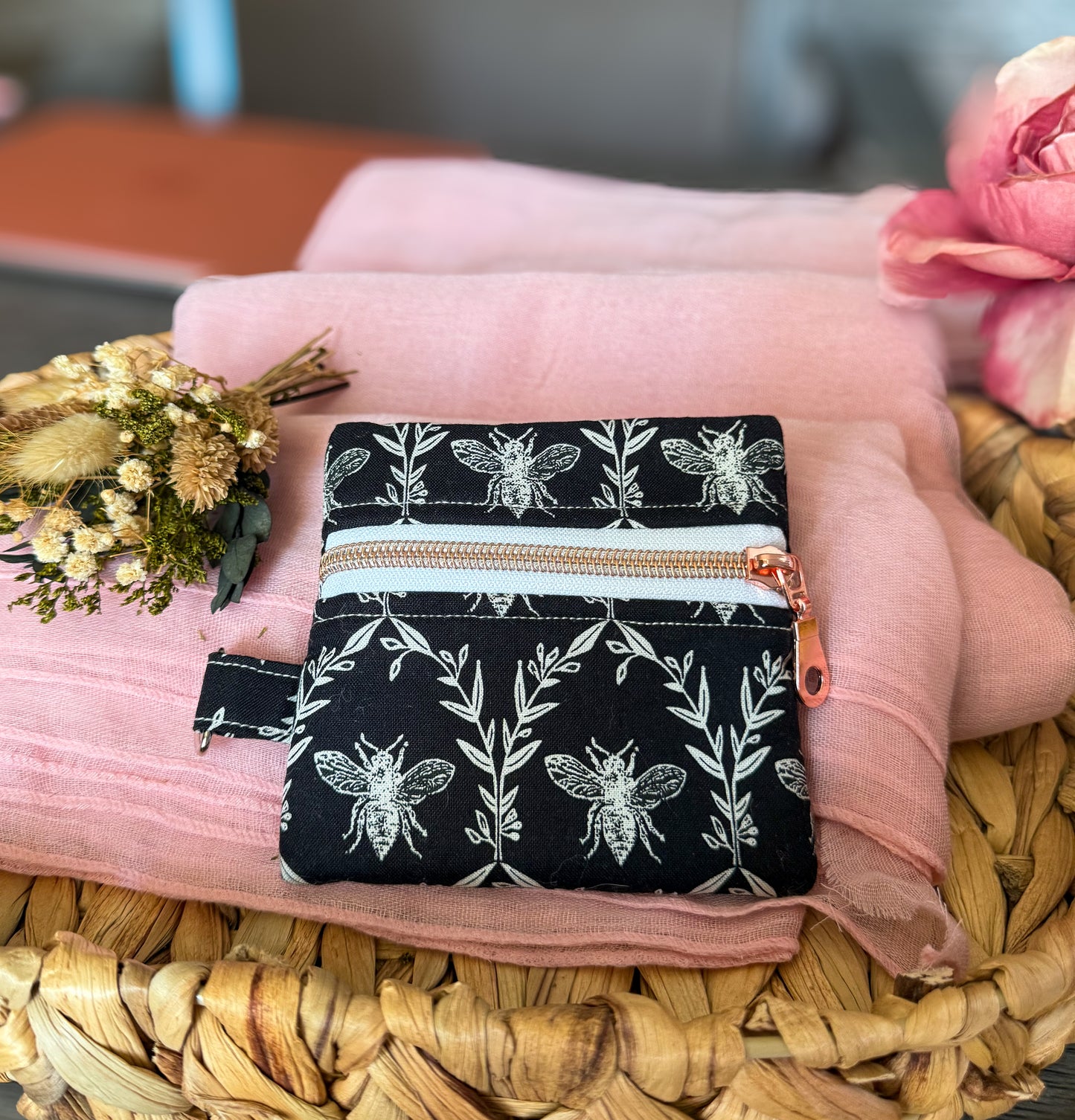 Black Bumblebee Keychain Wallet w/D Ring